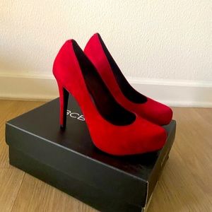 BCBG Generation Holiday Red Suede Pumps Size 8 New